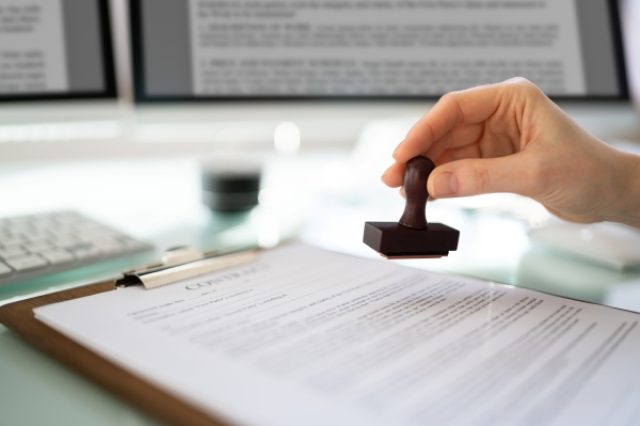 חותמת עורך דין - כלי חיוני לכל בעלי התפקידים במשרד