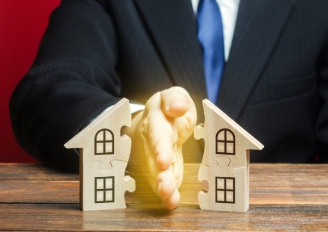 עו"ד אברהם הופרט מסביר: ידועים בציבור שנפרדו - מי מקבל את הדירה?